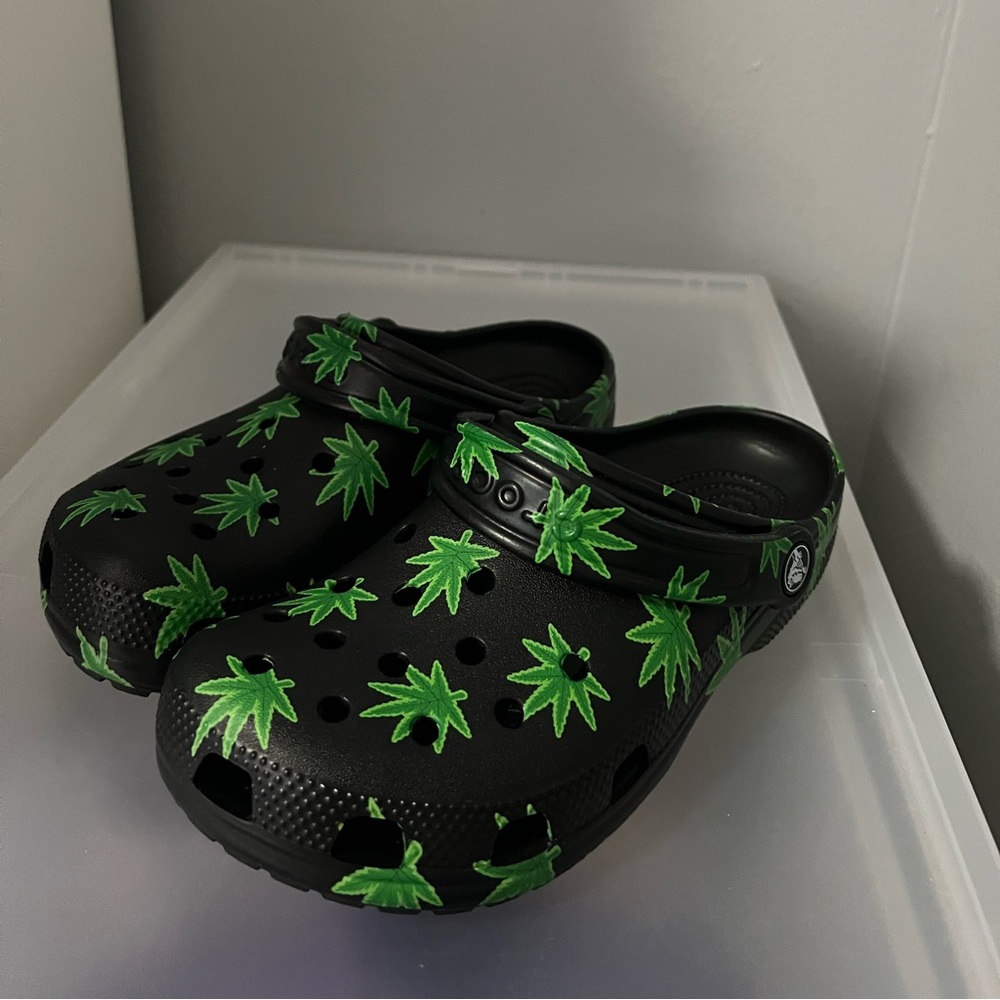 Weed Leaf Crocs